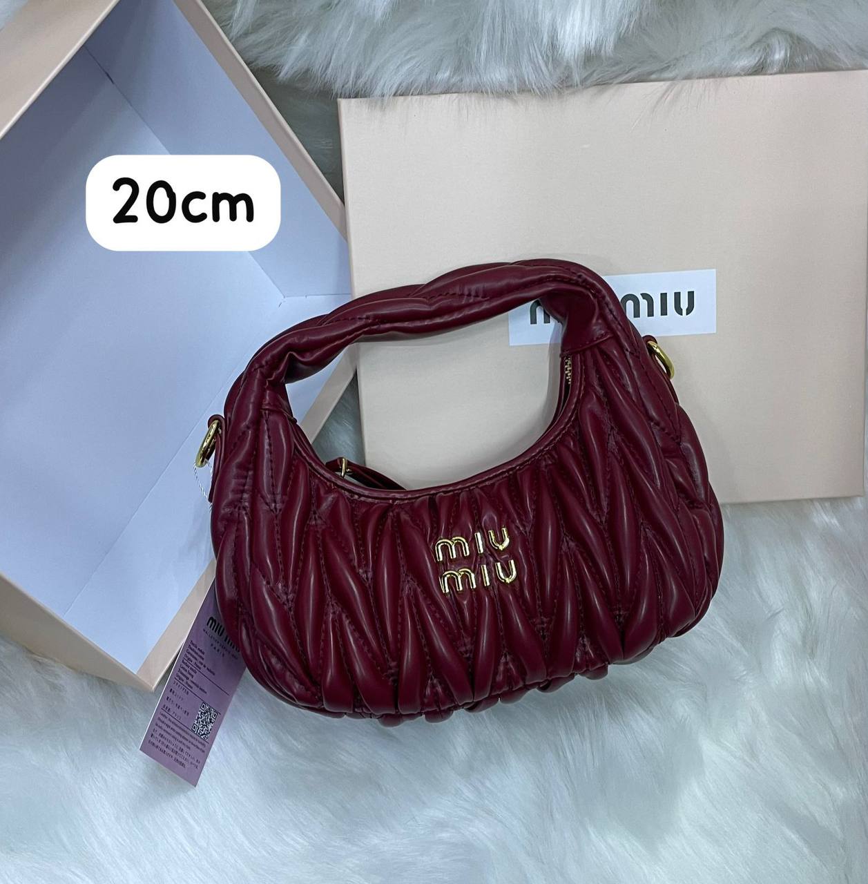 Miu Miu
95 dhs✅ 

with box
🎁🎁🎁

Zain72
♥️♥️♥️