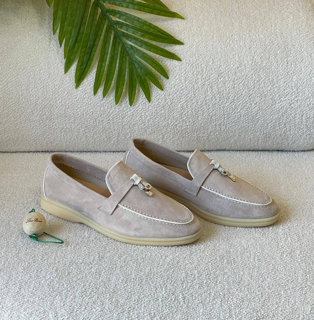 LORA PIANA 
SuperMaster Quality 💯
450 dhs🪙🌨️
Size:36-41💥

Zain171
♥️♥️♥️