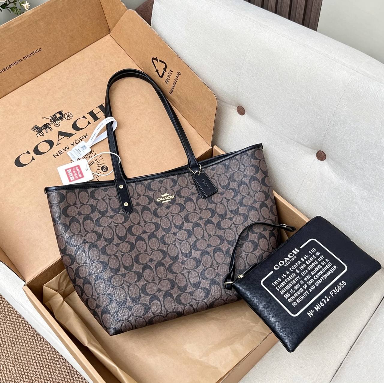 COACH 
GOOD QUALITY 
WITH BOX 
120 dhs🇦🇪🇦🇪

Zain295
♥️♥️♥️