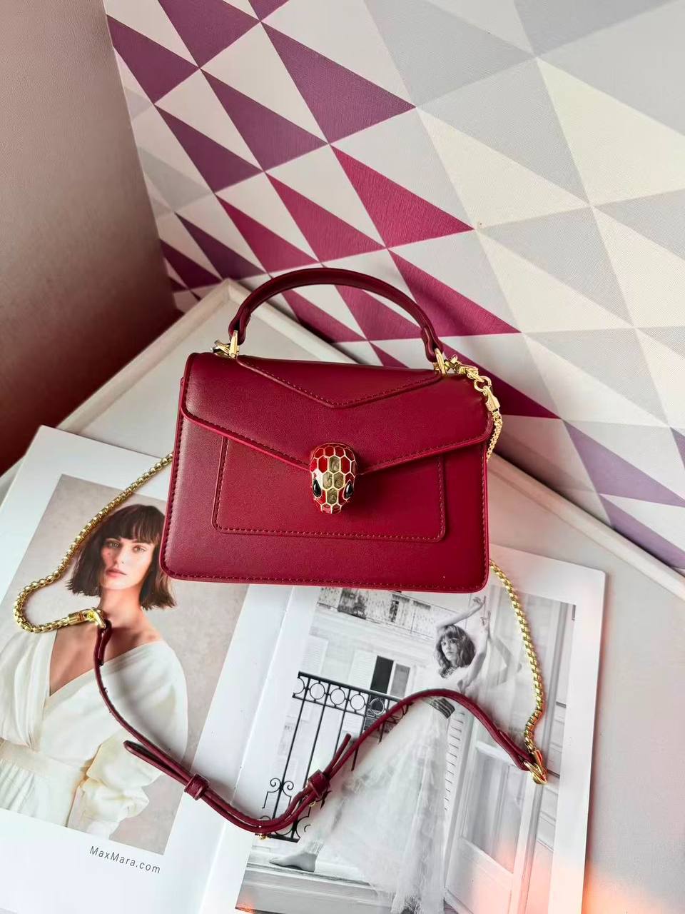 BVLGARI
Best quality with box
120 dhs🇦🇪🇦🇪
Size  22CM

Zain175
♥️♥️♥️