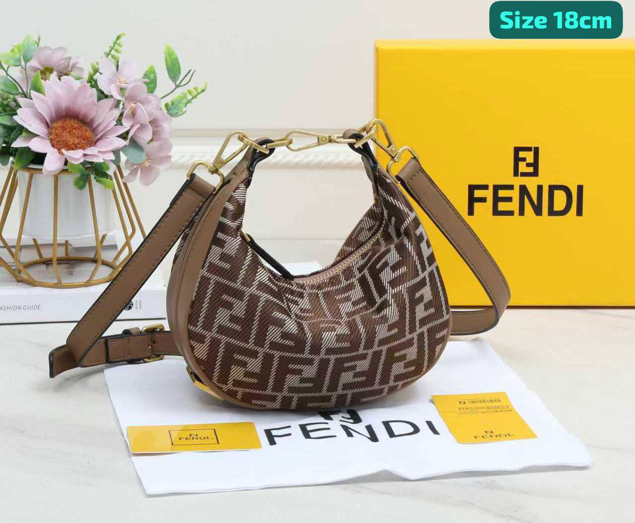 Fendi

Good quality 

with box 
🎁🎁🎁

90 dhs❣️

Zain186
♥️♥️♥️