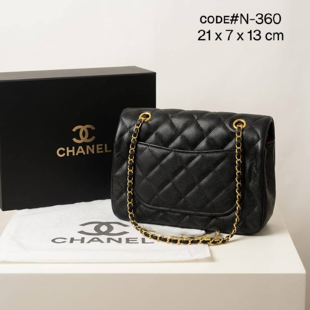CHANEL Classsic
Flap Cross/shoulder bag
With Ball press adjustable
Chain belt strap
Size : 18 cm
With BOX 

100 dhs🇦🇪🇦🇪

Zain239
♥️♥️♥️