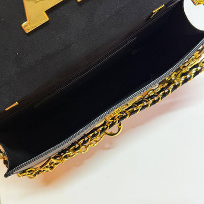 LV
COPY ONE RESTOCK 

WITH BOX 
🎁🎁🎁

155 dhs🪙🖤

SIZE: 23cm

Zain39
♥️♥️♥️