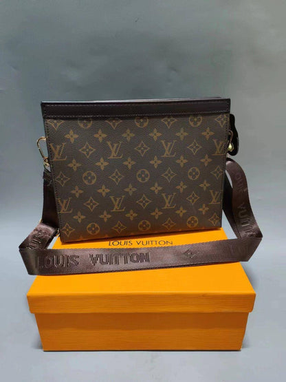 LV 
clutch with belt

Size: 26cm

With box 
🎁🎁🎁

65 dhs🗽

Zain50
♥️♥️♥️