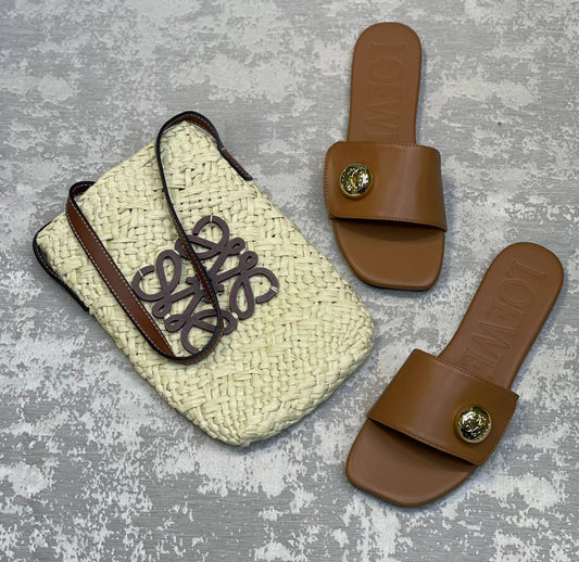 Loewe
Set 
Size 36-41
150 dhs✅

Zain175
♥️♥️♥️