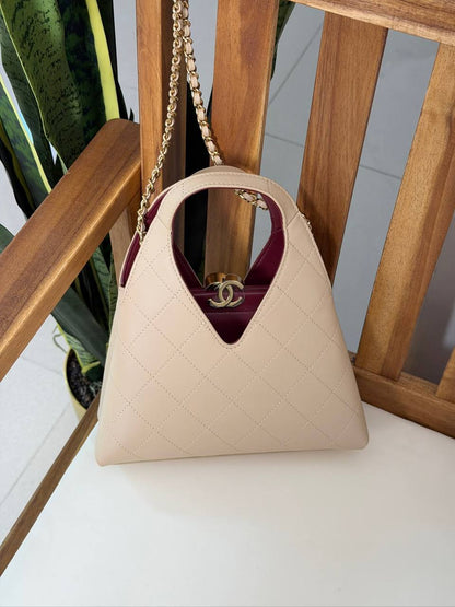 CHANEL 
Super Master Quality ⚡️
Original Packing 🎁
Size 22CM📏
For Price 👇 WhatsApp✅
0568585901 
0507557372
0552275751 Owner Zain 👌

Zain321
♥️♥️♥️