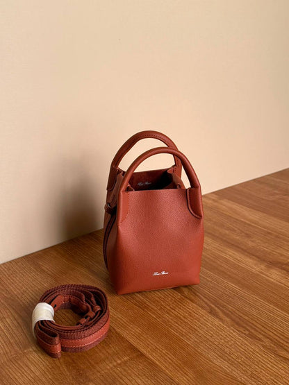 LORO PIANA 

13_16cm 
350 dhs🇦🇪🇦🇪

 MASTER QUALITY
 With box🎁

Zain167
♥️♥️♥️