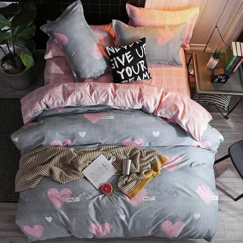 Comfort set
Single 4pcs set
1 comfort 
1 bedsheets 
2 pillowcases 
90 dhs💓

Zain99
♥️♥️♥️