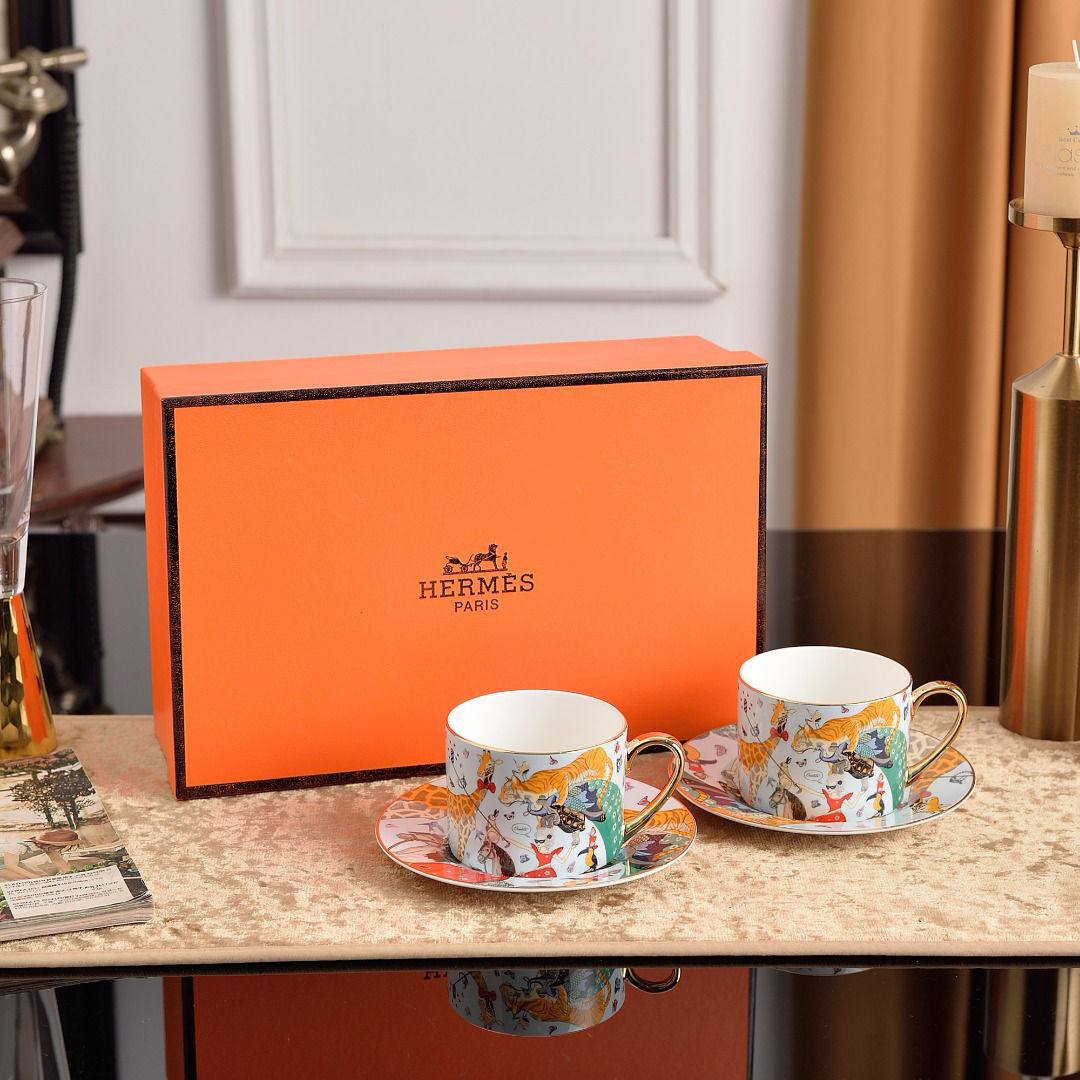 Branded mugs set

130 dhs 
set 4 pc 

with box🎁🎁🎁

Zain205
♥️♥️♥️