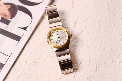 Omega 
Watch For ladies
210 dhs❣️

Zain33
♥️♥️♥️