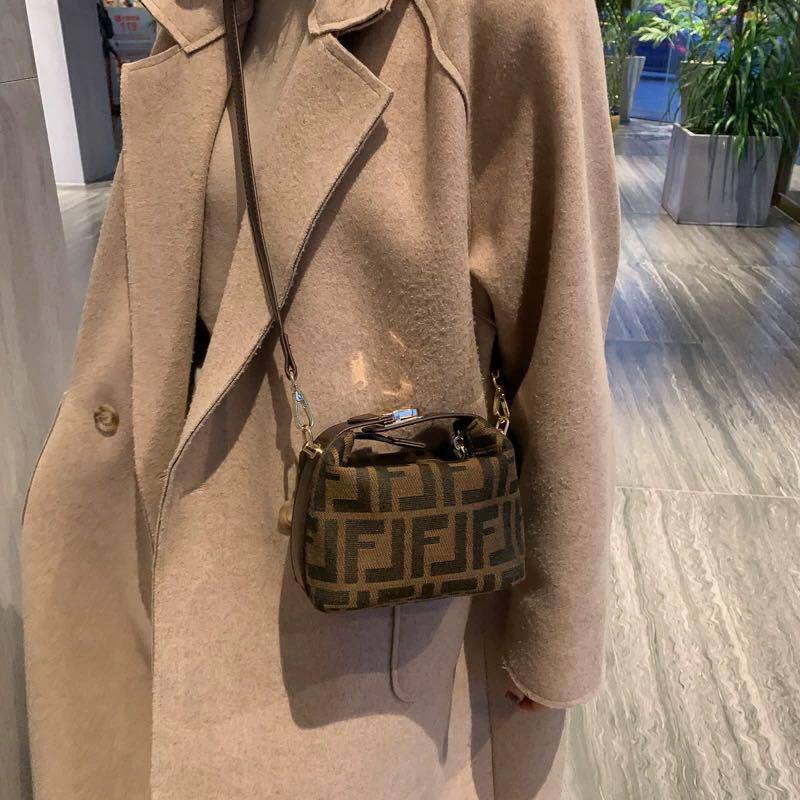 Fendi
70 dhs❤️

With box
🎁🎁🎁

Zain219
♥️♥️♥️