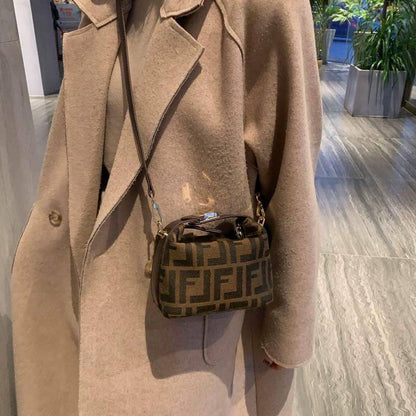 Fendi
70 dhs❤️

With box
🎁🎁🎁

Zain219
♥️♥️♥️