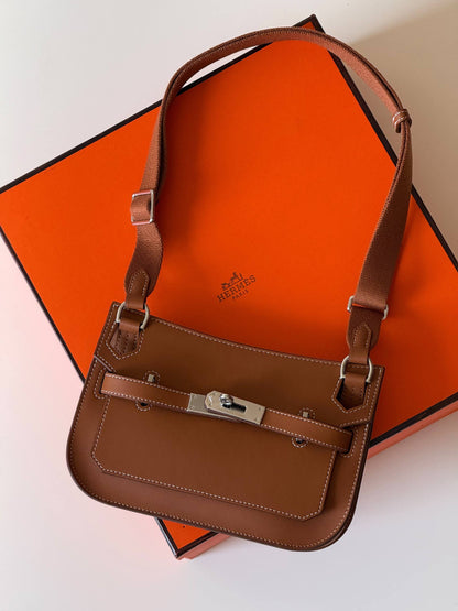 Hermes jypsiere 

22cm💕

master quality😍

with box❤️
380 dhs🇦🇪🇦🇪

Zain52
♥️♥️♥️