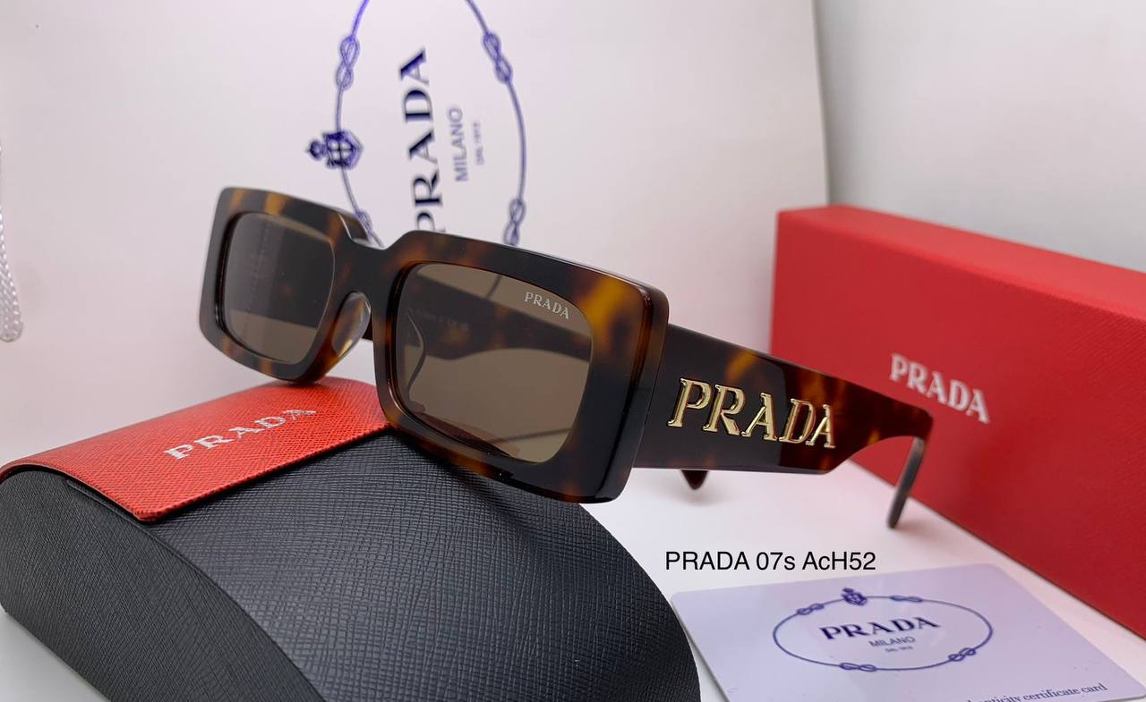 Prada
Mens
Master 
180 dhs✅

Zain126
♥️♥️♥️