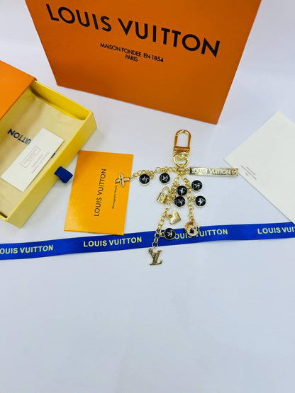 *Key Chain ❤️‍🔥*
Master quality 💯
With normal boxes 📦 
50 dhs✅
With master box 🗃️ 
75 dhs✅

Zain216
♥️♥️♥️
