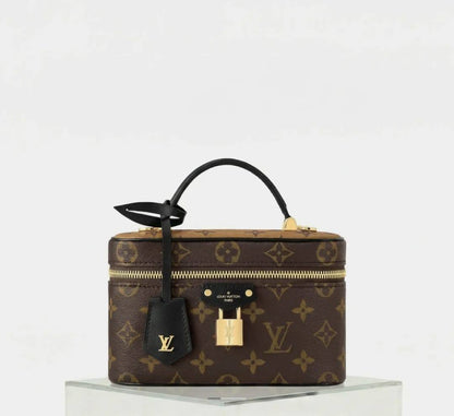 LV
with box
100 dhs✅

Zain143
♥️♥️♥️