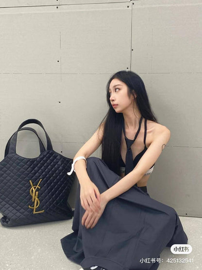 YSL
50*33*6 cm
85 dhs❤️

Zain17
♥️♥️♥️