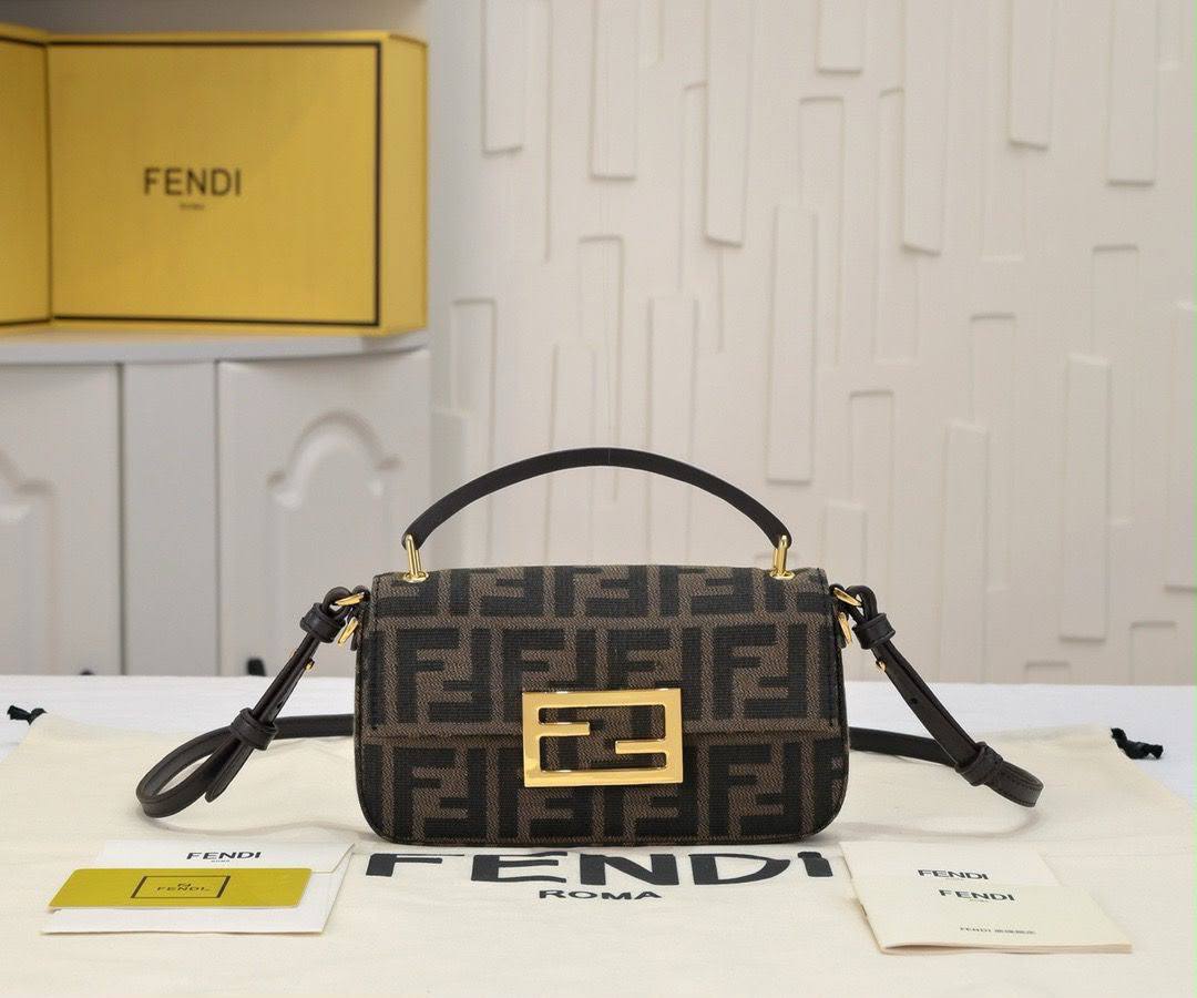Fendi


For Price 👇 WhatsApp✅
0568585901 
0507557372
0552275751 Owner Zain 👌

Zain192
♥️♥️♥️