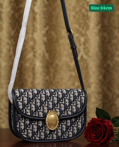 Bottega

Good quality 
with box 
110 dhs🇦🇪🇦🇪🇦🇪

Zain186
♥️♥️♥️