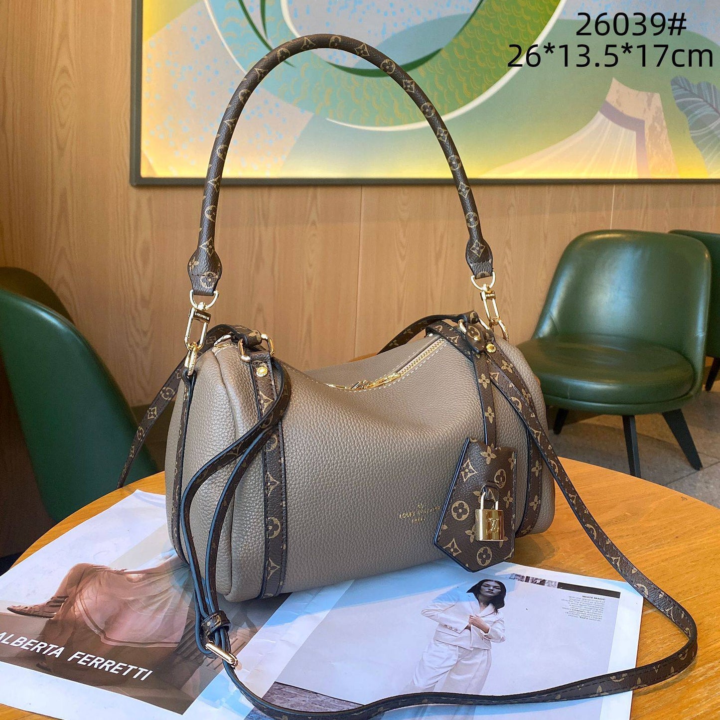 LV EXPRESS NEW CAME 
HIGH QUALITY

 WITH BOX 
🎁🎁🎁

115 dhs💚
26cm

Zain39
♥️♥️♥️