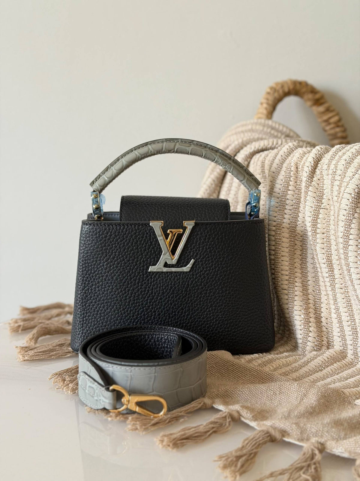 Lv capucines 
Super master quality aaa
Size :21 cm

For Price 👇 WhatsApp✅
0568585901 
0507557372
0552275751 Owner Zain 👌

Zain315
♥️♥️♥️