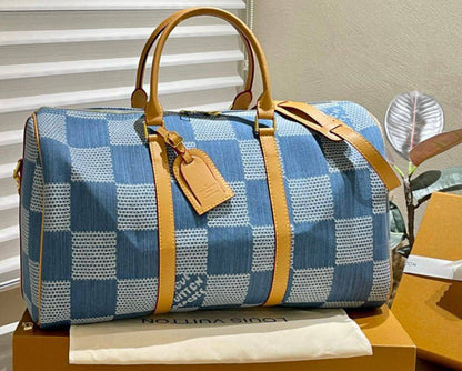 LV

TRAVELLING BAG COPY ONE 

SPECIAL OFFER ONLY 

125 dhs🪙🌨️
⛔️

Zain39
♥️♥️♥️