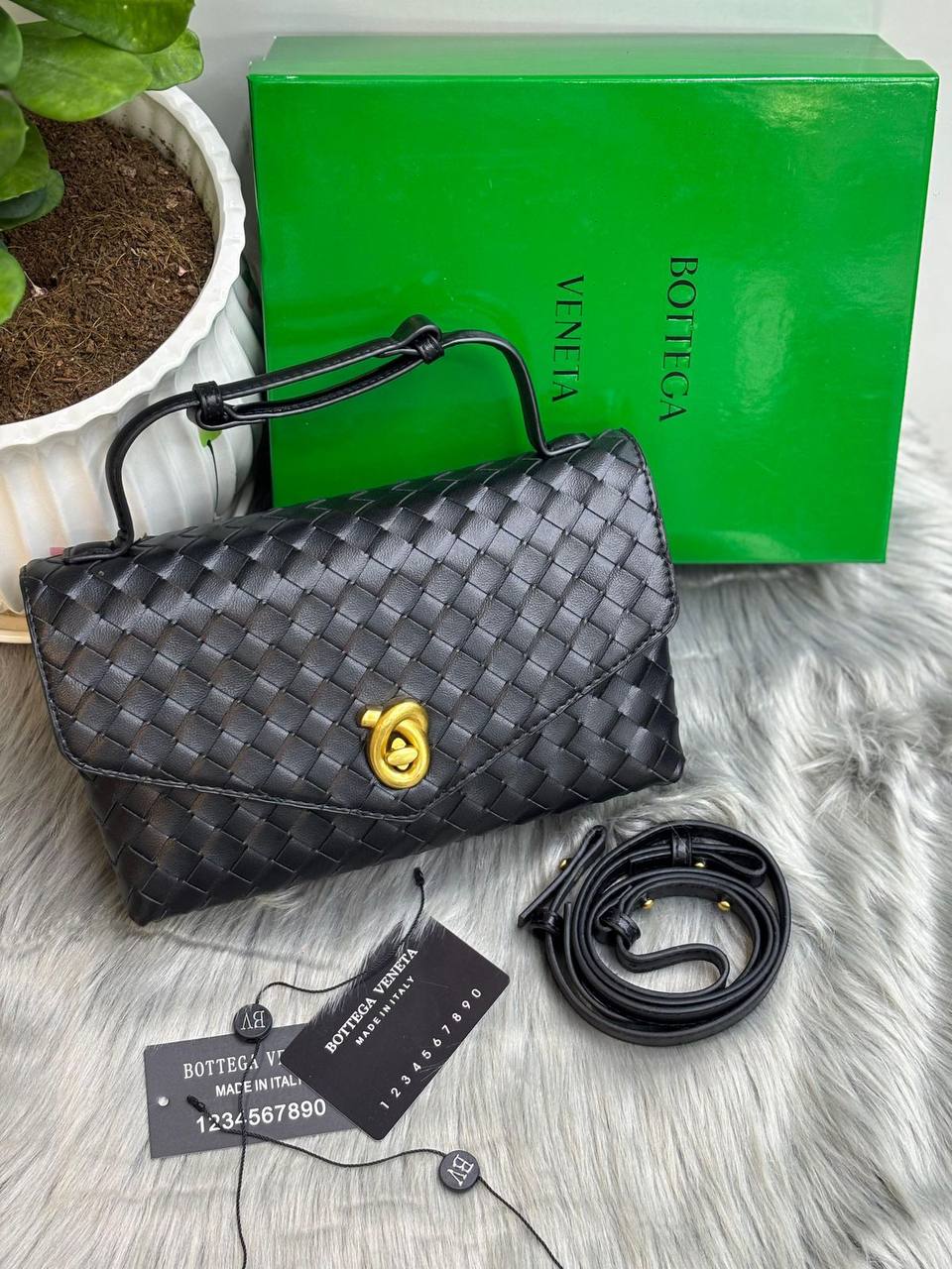 Bottega

95 dhs✅

with box
🎁🎁🎁

Zain244
♥️♥️♥️