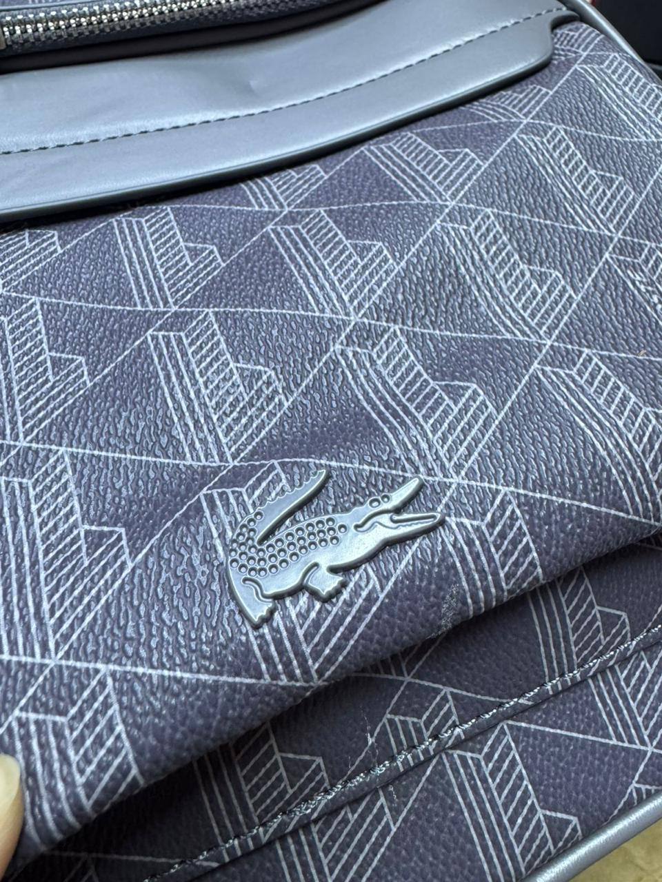 🎒 LACOSTE 🐊 Backpack
1⃣️First quality 
Size: 29 * 39 * 15 cm
95 dhs✅

Zain115
♥️♥️♥️