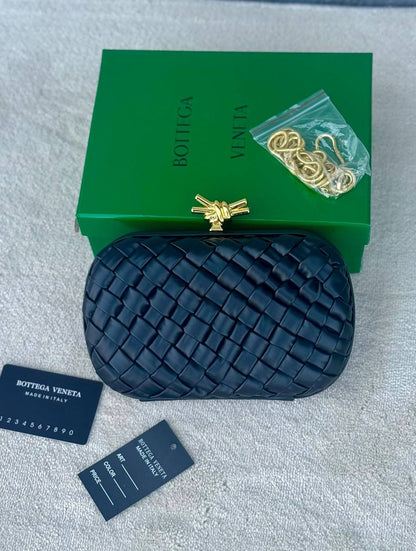 BOTTEGA
110 dhs🪙

With box
🎁🎁🎁

Zain90