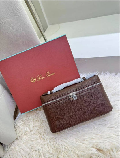 Loro Piana
withbox 
85 dhs🇦🇪🇦🇪

Zain143
♥️♥️♥️