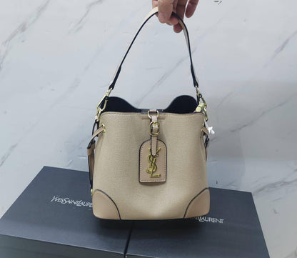 Bags

LV - Gucci - Bottega - Fendi
Dior - YSL

withbox 
🎁🎁🎁

110 dhs✅

Zain143
♥️♥️♥️