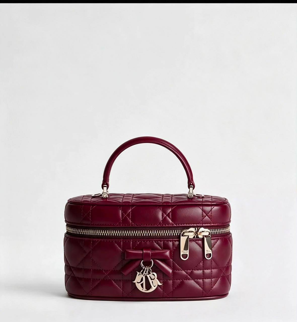 Dior
120 dhs✅
good-quality with box

Zain28
♥️♥️♥️