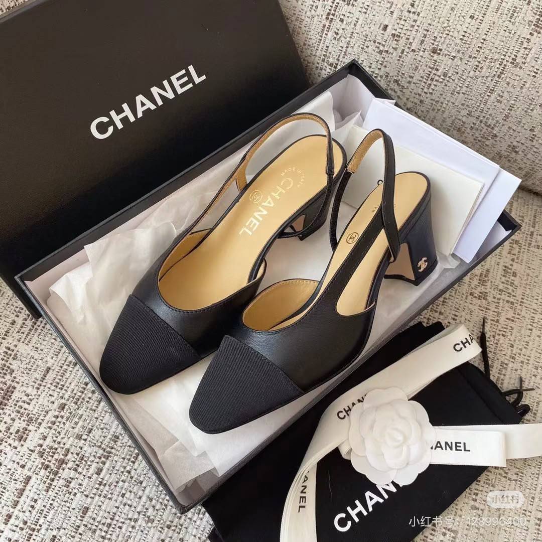 Chanel
Size 36-41
120 dhs✅

Zain146
♥️♥️♥️