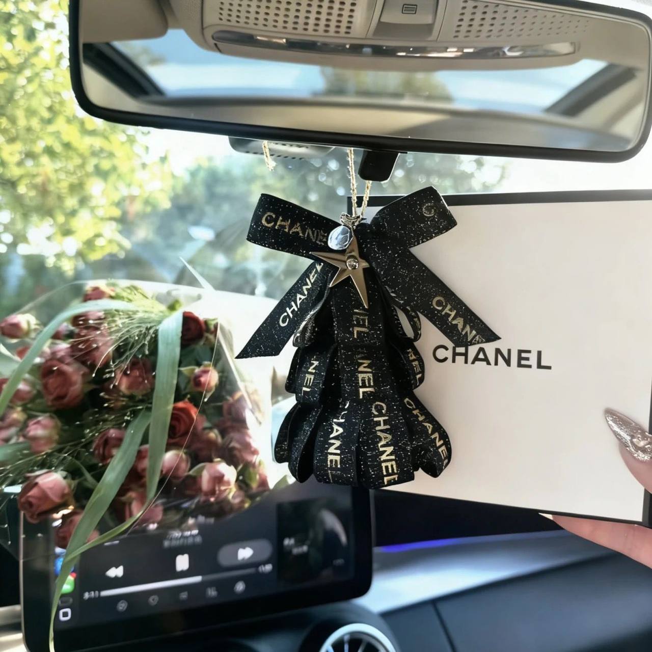 New arrival 
Chanel car hanger 
45 dhs🪙🌨️

Zain243
♥️♥️♥️