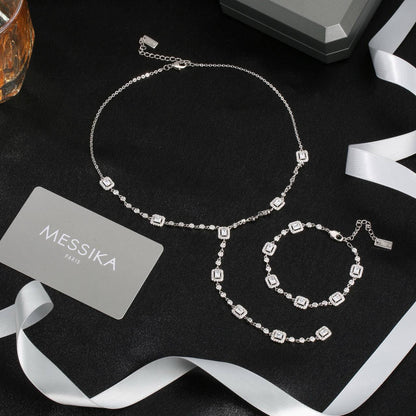 Messika Set_ 💫✨

*NECKLACE*📿
*Earrings*     💎
140 dhs🌺
_WITH_
*Normal BOX And Paper BAG 🎁🛍️
*MASTER QUALITY*

Zain89
♥️♥️♥️