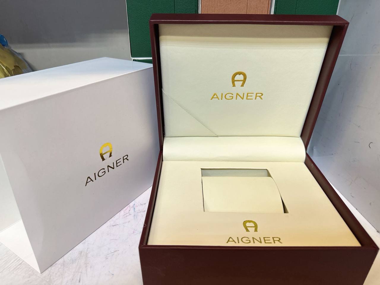 Watches Boxes

Box + Card + Paper Bag

50 dhs🪙🌨️

Zain45
♥️♥️♥️