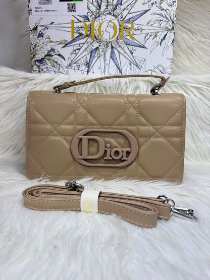 Dior
With box 
75 dhs💓

Zain50
♥️♥️♥️