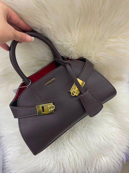 Ferragamo
⚡28cm
110 dhs💓

Zain118
♥️♥️♥️
