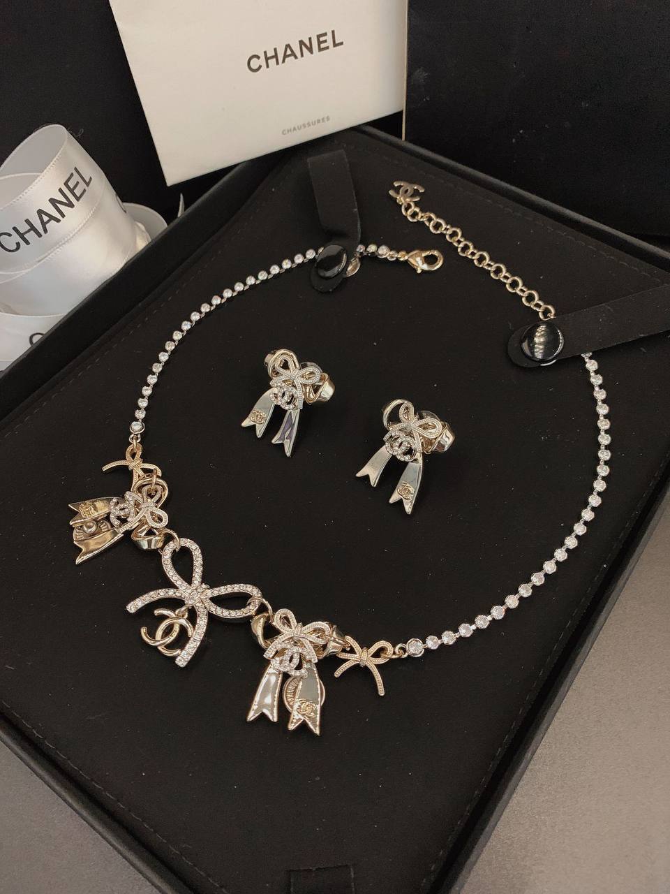 CHANEL 
SET MASTER💫✨
NECKLACE EARRINGS
WITH  SMALL BOX AND PAPER BAG🛍️🎁
180 DHS🇦🇪🇦🇪

Zain89
♥️♥️♥️