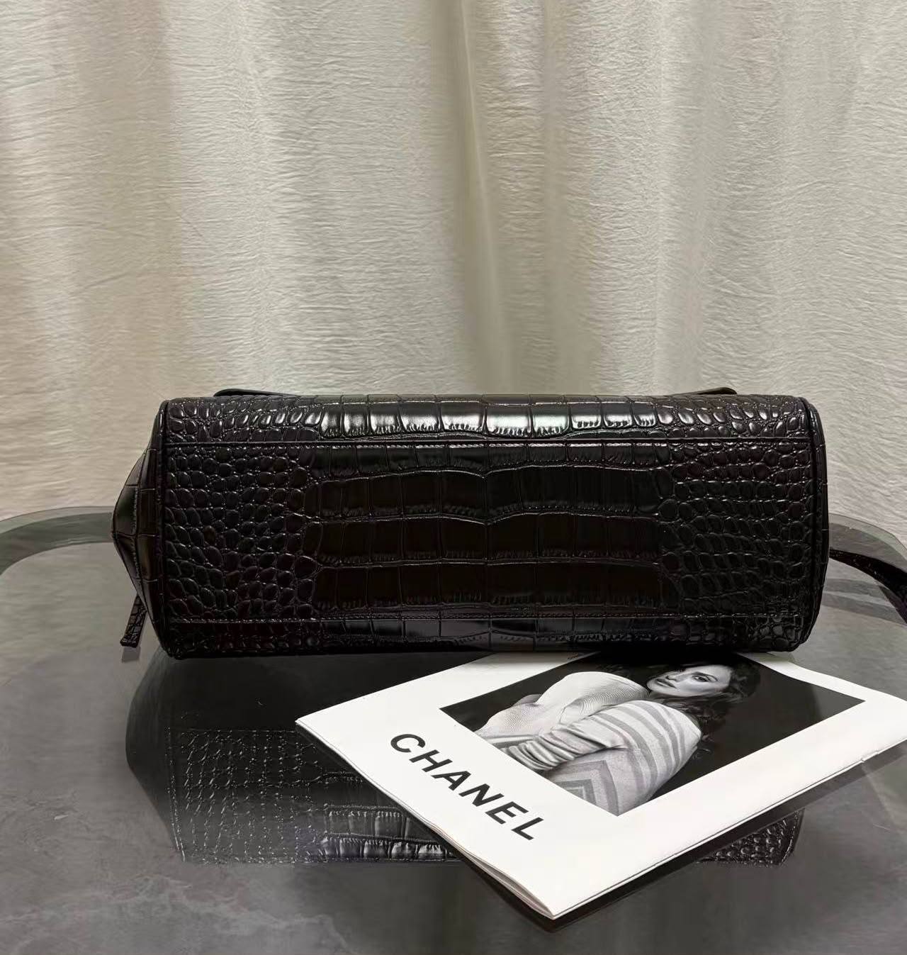 CHANEL 
MASTER QUALITY 
365 dhs🇦🇪🇦🇪

Zain39
♥️♥️♥️