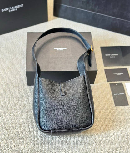 YSL 

 HIGH QUALITY 

WITH BOX 
🎁🎁🎁

100 dhs✅

Zain295
♥️♥️♥️