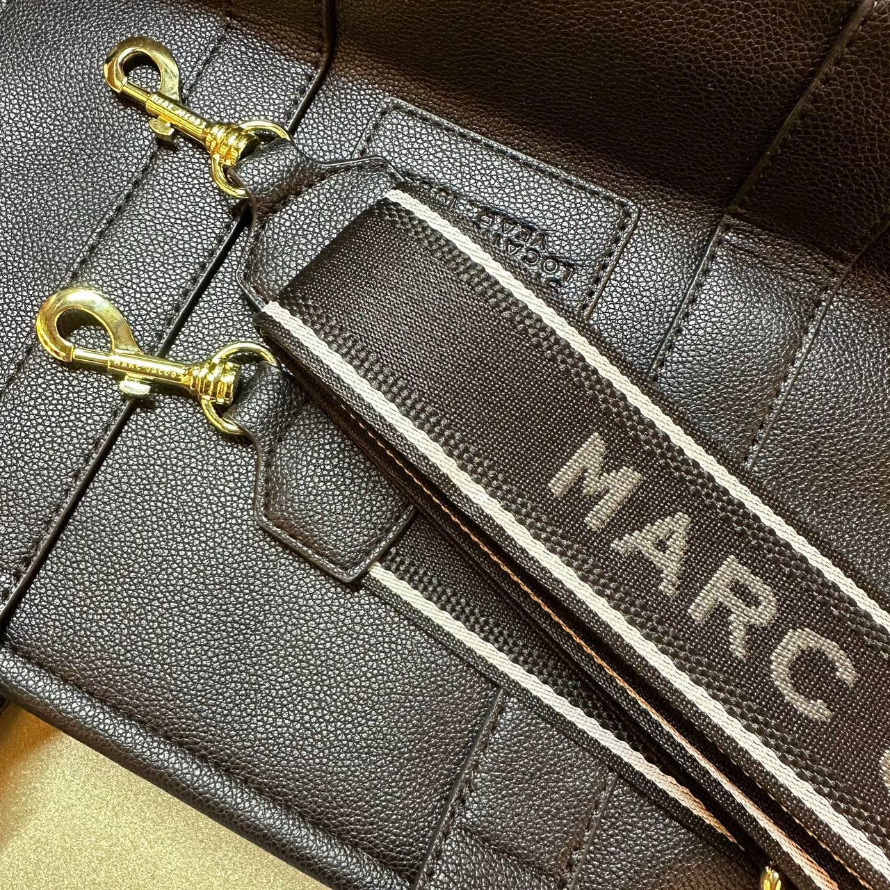 The Tote Bag
33*26*11cm
115 dhs✅

Zain17
♥️♥️♥️