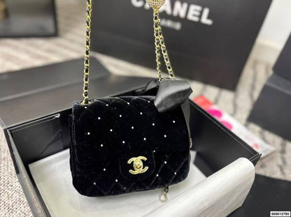 Chanel 
Master 
270 dhs🪙🌨️
#17cm❤️💁‍♂️
##with box🥰🥰

Zain228
♥️♥️♥️