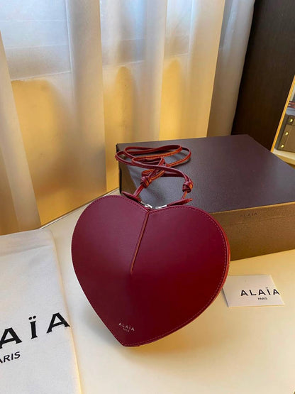 Alaia Le Cœur bag
*Size 21 cm*
For Price 👇 WhatsApp✅
0568585901 
0507557372
0552275751 Owner Zain 👌

Zain274
♥️♥️♥️