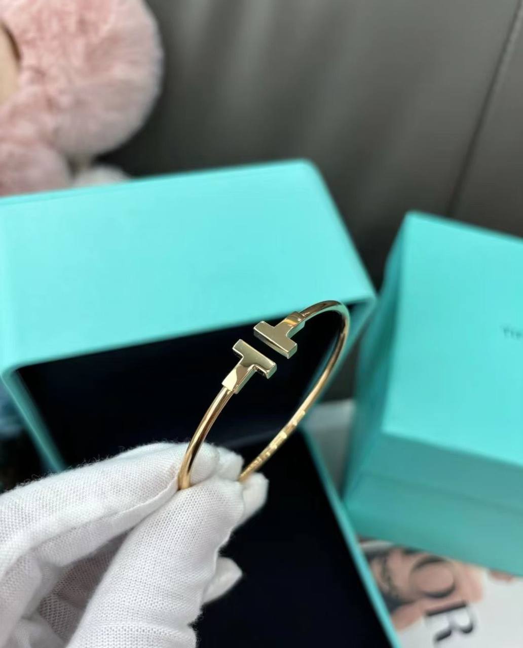 Tiffany 
Bangle ✨
*Master quality ✅*

With normal boxes 📦 
45 dhs💓
With master box 🗃️ 
75 dhs💓

Zain216
♥️♥️♥️