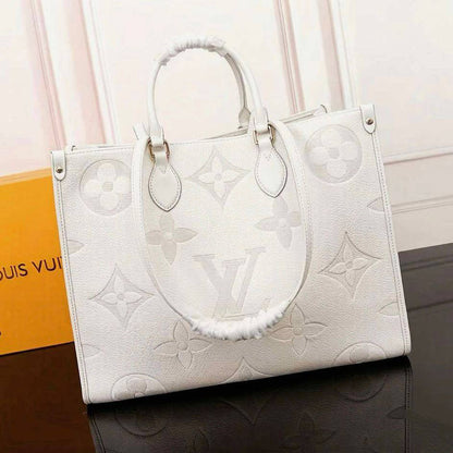 LV
ONTHEGO NEW CAME GOOD QUALITY 
110 dhs✅
Size:41cm

Zain295
♥️♥️♥️