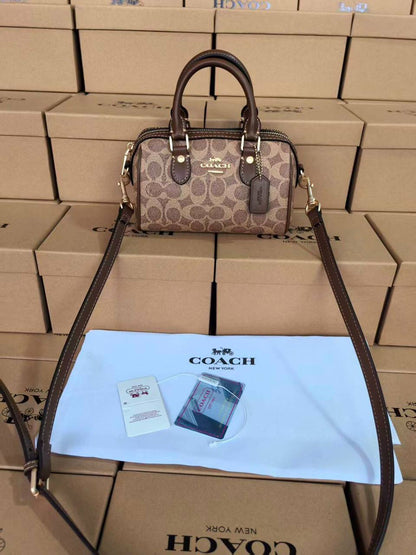 Coach

with box
🎁🎁🎁

90 dhs❤️

Zain143
♥️♥️♥️