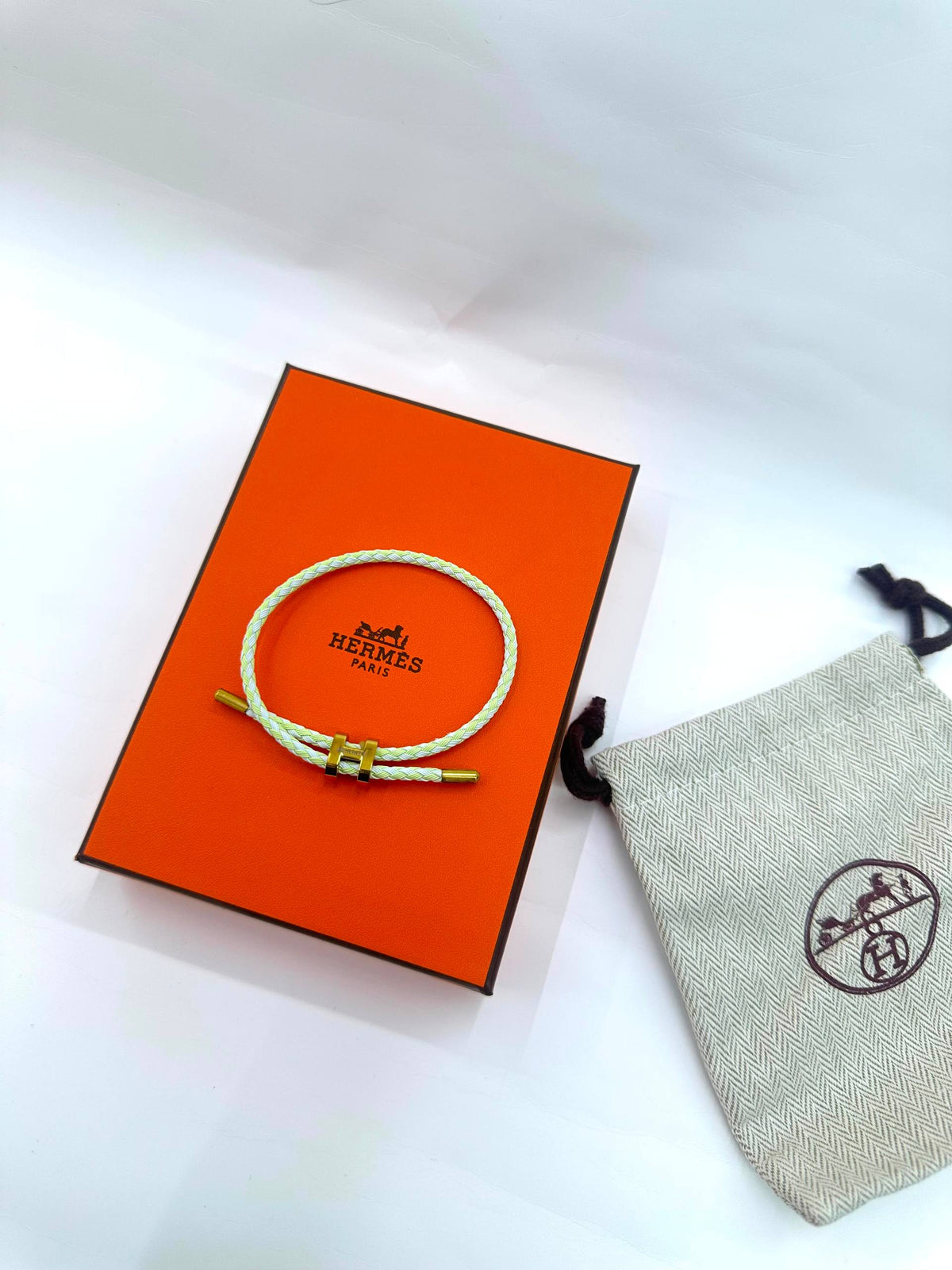 Hermes
Good quality 
Bracelet 
With black boxes
20 dhs🇦🇪🇦🇪

With normal boxes and 
Paper bag
30 dhs🇦🇪🇦🇪

With original boxes
40 dhs🇦🇪🇦🇪

Zain216
♥️♥️♥️