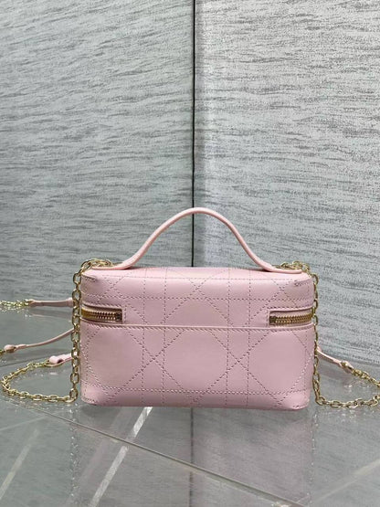 Dior 
new collection ✅*
*Size 18 cm*
For Price 👇 WhatsApp✅
0568585901 
0507557372
0552275751 Owner Zain 👌

Zain274
♥️♥️♥️