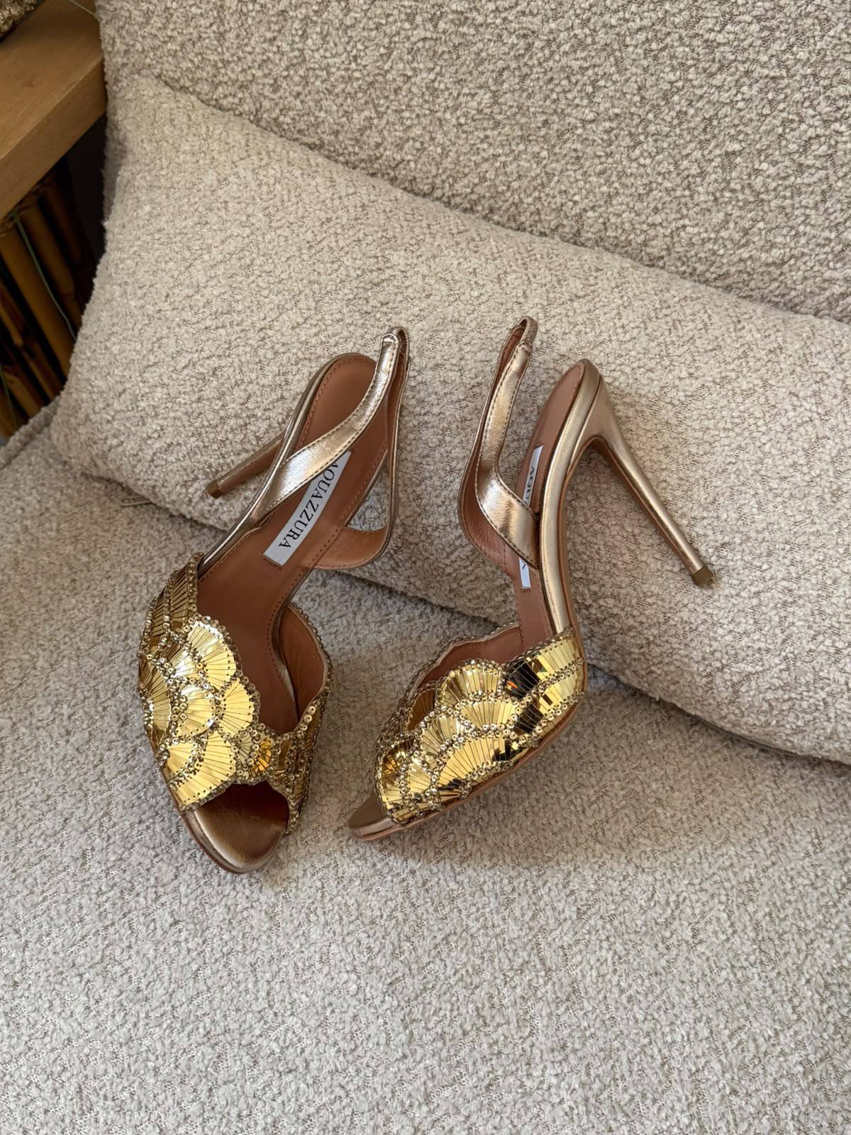 AQUAZZURA 

𝐀𝐯𝐚𝐢𝐥𝐚𝐛𝐥𝐞 𝐍𝐨𝐰

𝐒𝐢𝐳𝐞𝐬: 𝟑𝟔 — 𝟒𝟏


500 dhs🇦🇪🇦🇪

Zain298
♥️♥️♥️